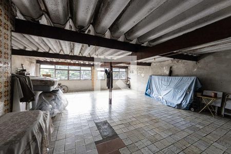 Casa à venda com 300m², 2 quartos e sem vaga Casa à venda com 300m², 2 quartos e sem vagaSalao