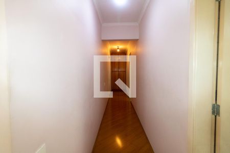 Corredor  de apartamento à venda com 3 quartos, 124m² em Vila Bastos, Santo André