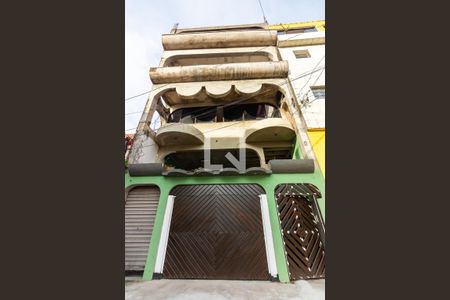 Casa à venda com 320m², 3 quartos e 4 vagas Casa à venda com 320m², 3 quartos e 4 vagasFachada