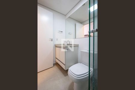 Banheiro de kitnet/studio para alugar com 1 quarto, 27m² em Pinheiros, São Paulo