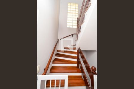 Escada de casa à venda com 2 quartos, 252m² em Parque Renato Maia, Guarulhos