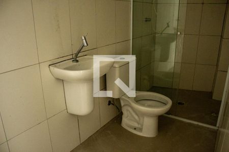 Banheiro de casa para alugar com 1 quarto, 27m² em Vila Guarani (z Sul), São Paulo