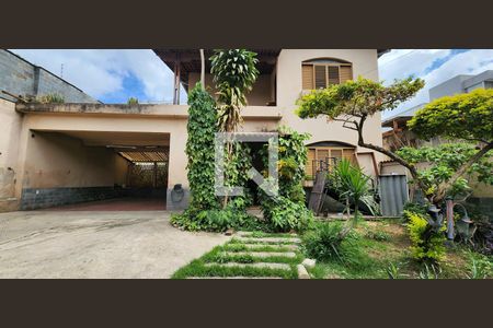 Casa para alugar com 5 quartos, 675m² em Santa Efigênia, Belo Horizonte