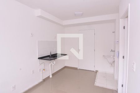 Sala/Cozinha de kitnet/studio para alugar com 1 quarto, 24m² em Cidade Satélite Santa Bárbara, São Paulo