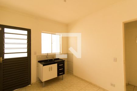 Sala, cozinha e área de serviço de kitnet/studio para alugar com 1 quarto, 20m² em Central Parque Sorocaba, Sorocaba