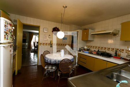 Casa para alugar com 240m², 4 quartos e 4 vagas Casa para alugar com 240m², 4 quartos e 4 vagasCozinha