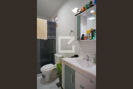 Banheiro de apartamento à venda com 1 quarto, 48m² em Vila Ipiranga, Porto Alegre