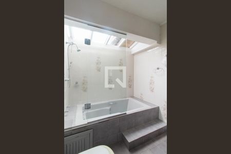 Casa de condomínio para alugar com 500m², 3 quartos e 7 vagas Casa de condomínio para alugar com 500m², 3 quartos e 7 vagasBanheiro da Suíte 3