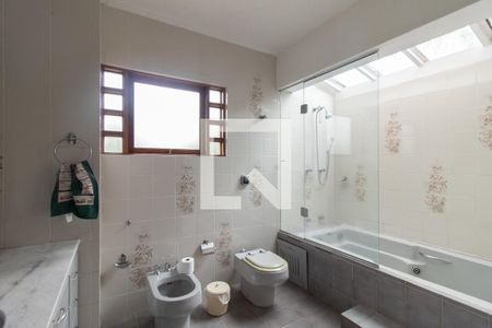 Casa de condomínio para alugar com 500m², 3 quartos e 7 vagas Casa de condomínio para alugar com 500m², 3 quartos e 7 vagasBanheiro da Suíte 3