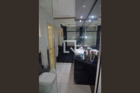 Apartamento à venda com 107m², 2 quartos e sem vaga Apartamento à venda com 107m², 2 quartos e sem vagaBanheiro da Suíte