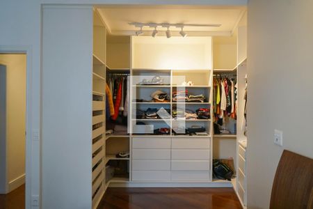 Casa à venda com 265m², 3 quartos e 3 vagas Casa à venda com 265m², 3 quartos e 3 vagasDetalhe