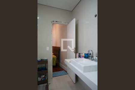 Casa à venda com 265m², 3 quartos e 3 vagas Casa à venda com 265m², 3 quartos e 3 vagasBanheiro da Suíte 1