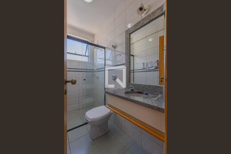 Banheiro de apartamento à venda com 1 quarto, 40m² em Lourdes, Belo Horizonte