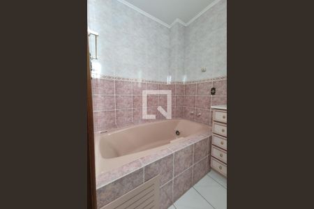 Apartamento à venda com 268m², 4 quartos e 3 vagas Apartamento à venda com 268m², 4 quartos e 3 vagasBanheiro da Suíte