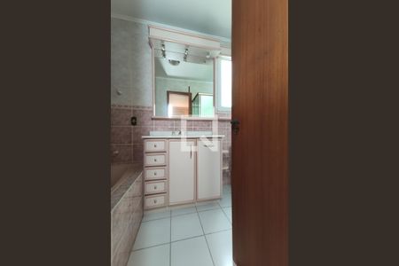 Apartamento à venda com 268m², 4 quartos e 3 vagas Apartamento à venda com 268m², 4 quartos e 3 vagasBanheiro da Suíte