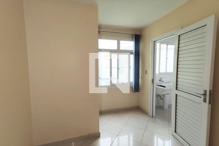 Apartamento à venda com 268m², 4 quartos e 3 vagas Apartamento à venda com 268m², 4 quartos e 3 vagasQuarto de Serviço