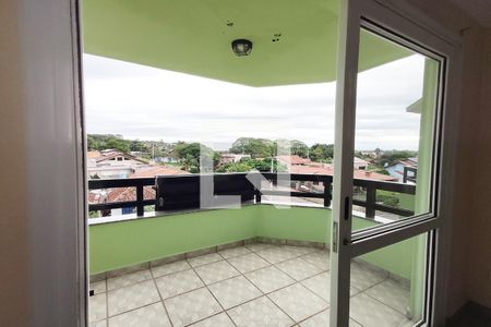 Apartamento à venda com 268m², 4 quartos e 3 vagas Apartamento à venda com 268m², 4 quartos e 3 vagasSacada do Salão de festas