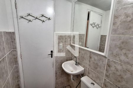 Banheiro de casa para alugar com 2 quartos, 60m² em Vila Santa Cruz, Duque de Caxias