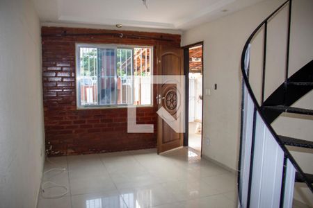 Sala de casa de condomínio para alugar com 3 quartos, 80m² em Galo Branco, São Gonçalo