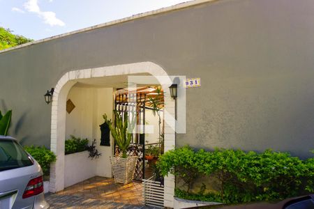 Casa de condomínio à venda com 700m², 5 quartos e 2 vagas Casa de condomínio à venda com 700m², 5 quartos e 2 vagasFachada