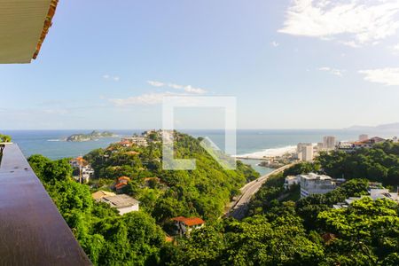 Casa de condomínio à venda com 700m², 5 quartos e 2 vagas Casa de condomínio à venda com 700m², 5 quartos e 2 vagasVista da Varanda da Sala