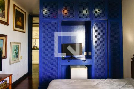 Casa de condomínio à venda com 700m², 5 quartos e 2 vagas Casa de condomínio à venda com 700m², 5 quartos e 2 vagasSuíte 3