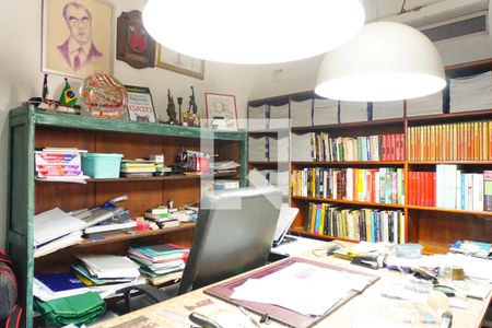 Casa de condomínio à venda com 700m², 5 quartos e 2 vagas Casa de condomínio à venda com 700m², 5 quartos e 2 vagasEscritório