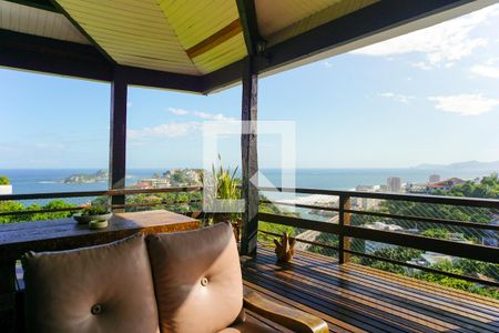 Casa de condomínio à venda com 700m², 5 quartos e 2 vagas Casa de condomínio à venda com 700m², 5 quartos e 2 vagasVaranda da Sala