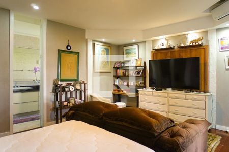 Casa de condomínio à venda com 700m², 5 quartos e 2 vagas Casa de condomínio à venda com 700m², 5 quartos e 2 vagasSuíte 1