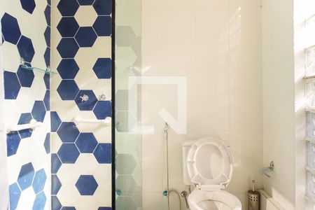 Casa de condomínio à venda com 700m², 5 quartos e 2 vagas Casa de condomínio à venda com 700m², 5 quartos e 2 vagasBanheiro da Área Gourmet