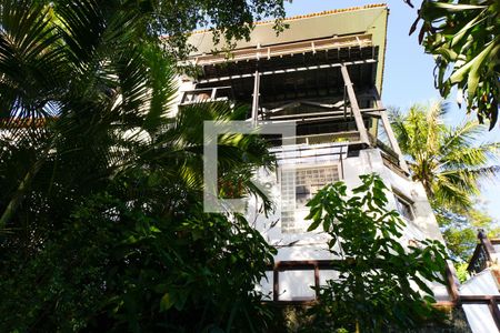 Casa de condomínio à venda com 700m², 5 quartos e 2 vagas Casa de condomínio à venda com 700m², 5 quartos e 2 vagasÁrea Externa