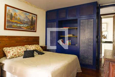 Casa de condomínio à venda com 700m², 5 quartos e 2 vagas Casa de condomínio à venda com 700m², 5 quartos e 2 vagasSuíte 2