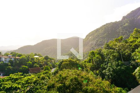 Casa de condomínio à venda com 700m², 5 quartos e 2 vagas Casa de condomínio à venda com 700m², 5 quartos e 2 vagasVista da Varanda da Sala