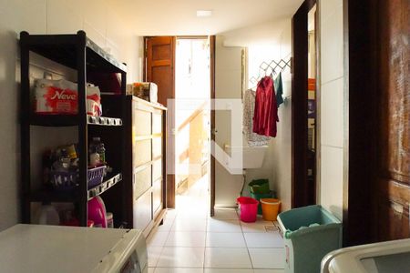 Casa de condomínio à venda com 700m², 5 quartos e 2 vagas Casa de condomínio à venda com 700m², 5 quartos e 2 vagasÁrea de Serviço