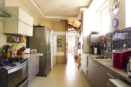 Casa de condomínio à venda com 700m², 5 quartos e 2 vagas Casa de condomínio à venda com 700m², 5 quartos e 2 vagasCozinha