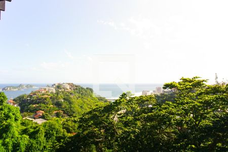 Casa de condomínio à venda com 700m², 5 quartos e 2 vagas Casa de condomínio à venda com 700m², 5 quartos e 2 vagasVista da Suíte 3