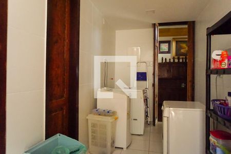 Casa de condomínio à venda com 700m², 5 quartos e 2 vagas Casa de condomínio à venda com 700m², 5 quartos e 2 vagasÁrea de Serviço