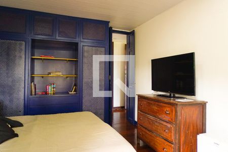 Casa de condomínio à venda com 700m², 5 quartos e 2 vagas Casa de condomínio à venda com 700m², 5 quartos e 2 vagasSuíte 2