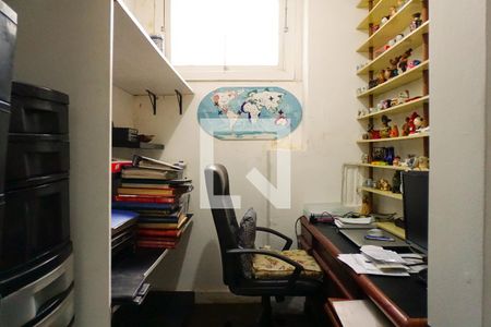 Casa de condomínio à venda com 700m², 5 quartos e 2 vagas Casa de condomínio à venda com 700m², 5 quartos e 2 vagasEscritório