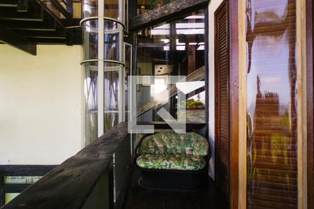 Casa de condomínio à venda com 700m², 5 quartos e 2 vagas Casa de condomínio à venda com 700m², 5 quartos e 2 vagasVaranda da Suíte 1