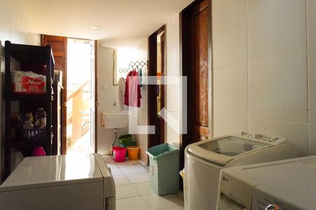 Casa de condomínio à venda com 700m², 5 quartos e 2 vagas Casa de condomínio à venda com 700m², 5 quartos e 2 vagasÁrea de Serviço