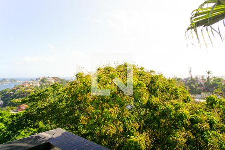 Casa de condomínio à venda com 700m², 5 quartos e 2 vagas Casa de condomínio à venda com 700m², 5 quartos e 2 vagasVista da Suíte 2