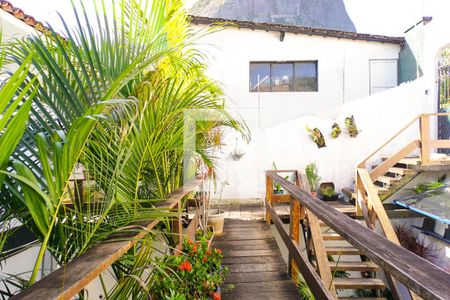 Casa de condomínio à venda com 700m², 5 quartos e 2 vagas Casa de condomínio à venda com 700m², 5 quartos e 2 vagasÁrea Externa