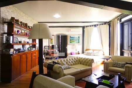 Casa de condomínio à venda com 700m², 5 quartos e 2 vagas Casa de condomínio à venda com 700m², 5 quartos e 2 vagasSuíte 4