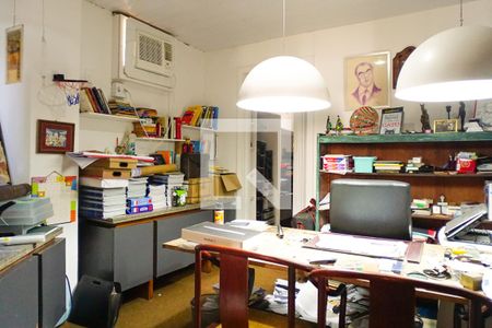 Casa de condomínio à venda com 700m², 5 quartos e 2 vagas Casa de condomínio à venda com 700m², 5 quartos e 2 vagasEscritório