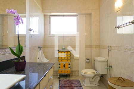 Casa de condomínio à venda com 700m², 5 quartos e 2 vagas Casa de condomínio à venda com 700m², 5 quartos e 2 vagasBanheiro da Suíte 1