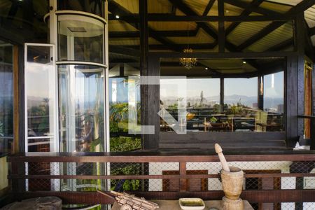 Casa de condomínio à venda com 700m², 5 quartos e 2 vagas Casa de condomínio à venda com 700m², 5 quartos e 2 vagasVaranda da Sala