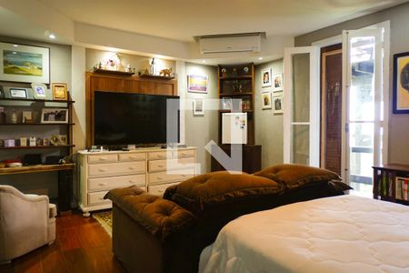 Casa de condomínio à venda com 700m², 5 quartos e 2 vagas Casa de condomínio à venda com 700m², 5 quartos e 2 vagasSuíte 1