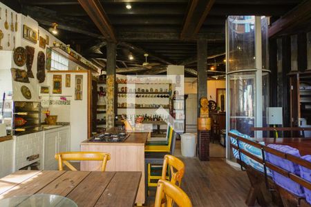 Casa de condomínio à venda com 700m², 5 quartos e 2 vagas Casa de condomínio à venda com 700m², 5 quartos e 2 vagasÁrea Gourmet