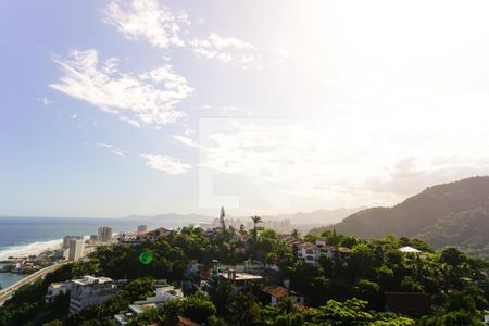 Casa de condomínio à venda com 700m², 5 quartos e 2 vagas Casa de condomínio à venda com 700m², 5 quartos e 2 vagasVista da Varanda da Sala